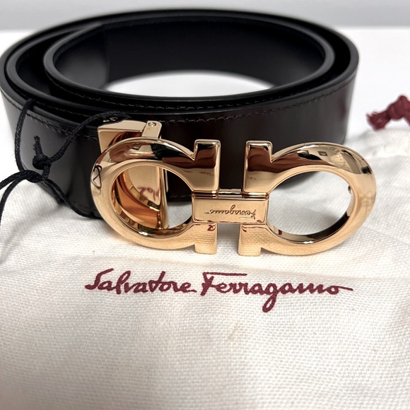 FERRAGAMO
Adjustable & Reversible Gancini Buckle Belt
Black
, 38'' - Picture 1 of 4